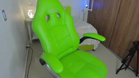 Snapshot of lisa_gerrard_ chatting on February 7, 11:34 am Lisa online show from February 7, 11:34 am