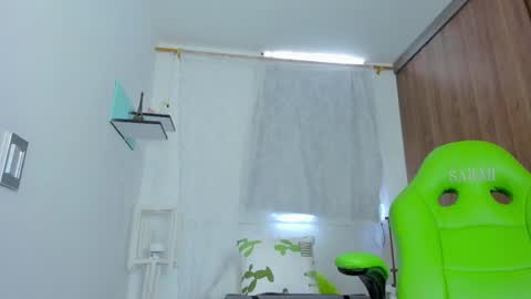 Snapshot of lisa_gerrard_ chatting on February 26, 6:32 pm Lisa online show from February 26, 6:32 pm