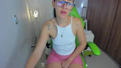 Snapshot of lisa_gerrard_ chatting on March 10, 3:30 pm Lisa online show from March 10, 3:30 pm