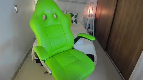 Snapshot of lisa_gerrard_ chatting on September 25, 11:14 am Lisa online show from September 25, 11:14 am