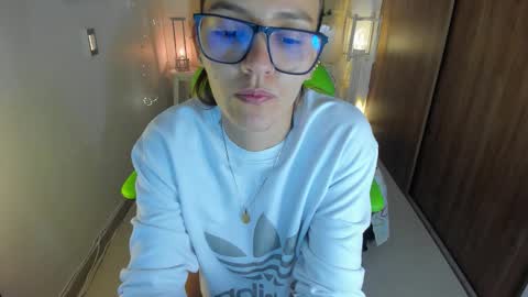 Snapshot of lisa_gerrard_ chatting on October 13, 5:13 pm Lisa online show from October 13, 5:13 pm