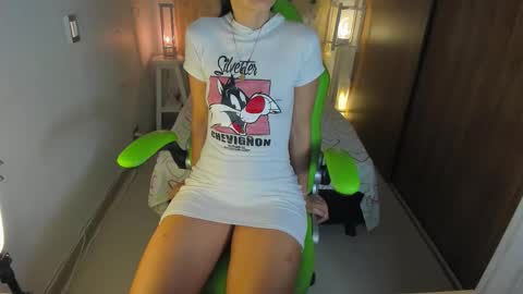 Snapshot of lisa_gerrard_ chatting on October 17, 11:46 am Lisa online show from October 17, 11:46 am