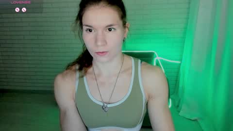 Snapshot of lisa_ree_ chatting on January 5, 3:45 pm lisa online show from January 5, 3:45 pm