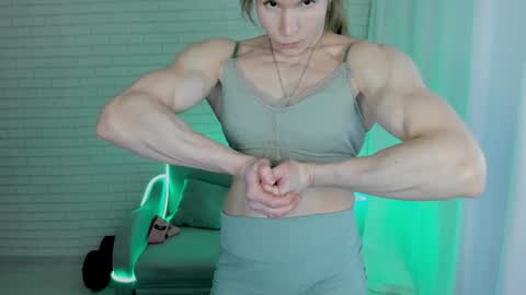 Snapshot of lisa_ree_ chatting on January 24, 8:13 am lisa online show from January 24, 8:13 am
