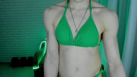 Snapshot of lisa_ree_ chatting on February 1, 1:23 am lisa online show from February 1, 1:23 am