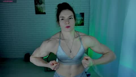 Snapshot of lisa_ree_ chatting on May 8, 2:50 am lisa online show from May 8, 2:50 am
