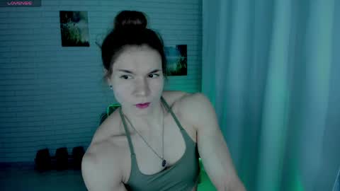 Snapshot of lisa_ree_ chatting on June 3, 10:48 pm lisa online show from June 3, 10:48 pm