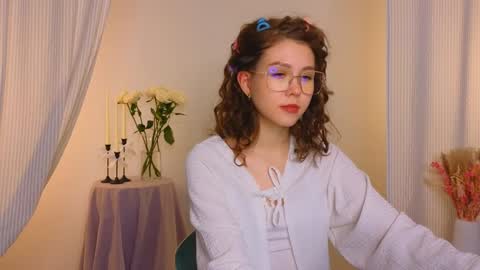 Snapshot of lisa_roses chatting on December 7, 11:34 pm Lisa online show from December 7, 11:34 pm