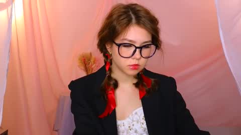 Snapshot of lisa_roses chatting on February 15, 8:11 am Lisa online show from February 15, 8:11 am