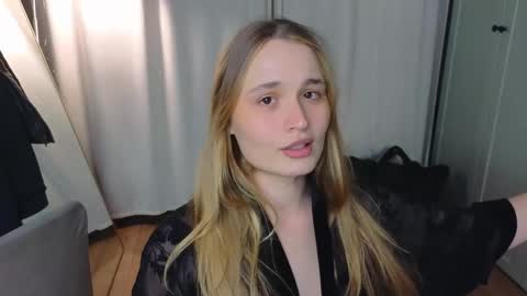 Elisabeth or Lisa online show from March 3, 8:37 pm