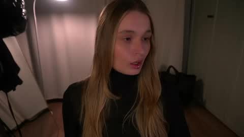 Snapshot of lisa_schiele chatting on May 3, 8:04 pm Elisabeth or Lisa online show from May 3, 8:04 pm