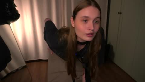 Snapshot of lisa_schiele chatting on May 22, 9:42 pm Elisabeth or Lisa online show from May 22, 9:42 pm