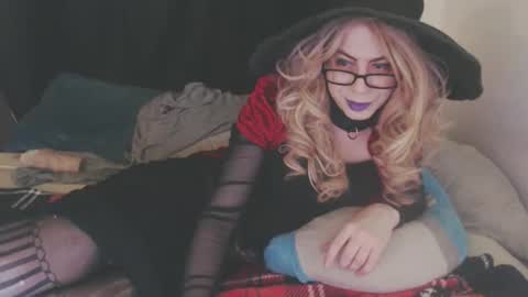 Lisa Tyler online show from October 25, 7:05 am