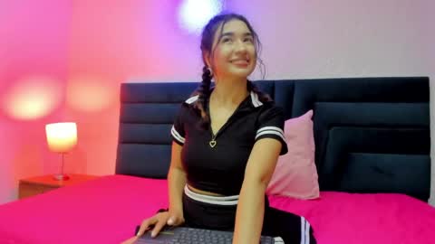 lisa white  online show from April 24, 8:22 pm