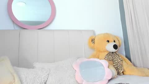 Snapshot of lisaa_a chatting on February 8, 2:04 am Lisa online show from February 8, 2:04 am