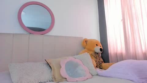 Snapshot of lisaa_a chatting on February 25, 10:39 pm Lisa online show from February 25, 10:39 pm