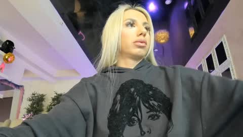 Snapshot of lisaakira chatting on December 1, 6:51 am onlyfans-lisaakira instagram-lisaakira9 twitter-lisaakira4 online show from December 1, 6:51 am