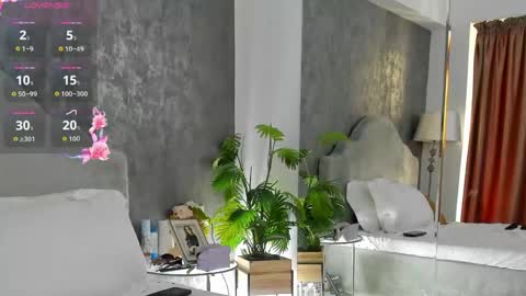 lisacroft online show from April 25, 4:48 am