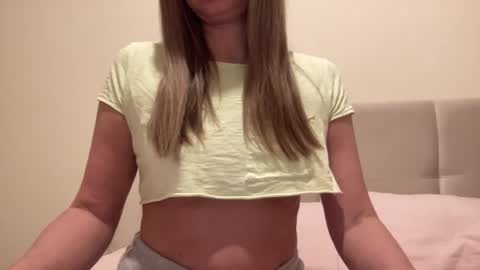 Snapshot of lisaflower1 chatting on February 13, 4:28 pm Lisa online show from February 13, 4:28 pm