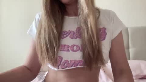 Snapshot of lisaflower1 chatting on June 28, 1:50 pm Lisa online show from June 28, 1:50 pm