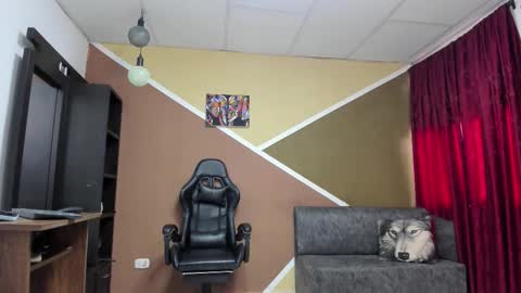 Lisa Gray Independent Model online show from January 8, 7:49 pm