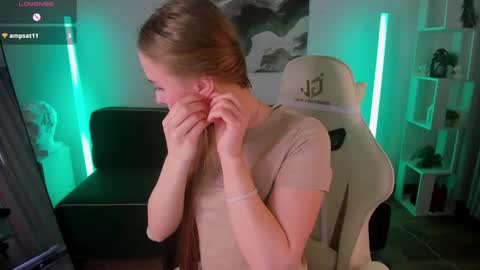 Lisa online show from February 24, 8:01 am