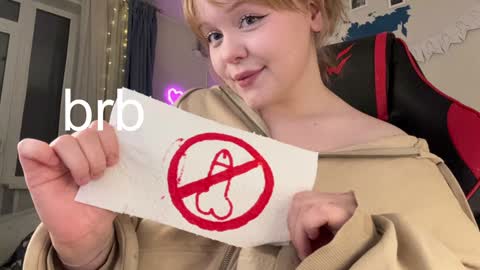 -Lisa- Help me to reach 100 thumbs up3 online show from December 14, 4:42 pm