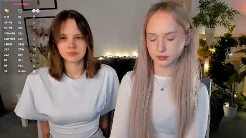 Snapshot of lisaluve chatting on July 25, 9:34 pm Lisa blonde Alisa brunette online show from July 25, 9:34 pm