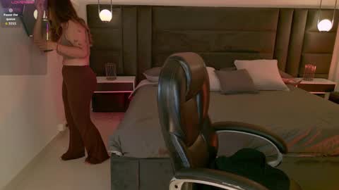 L I S A  online show from April 5, 6:16 pm