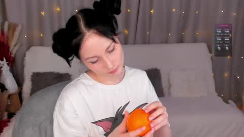 Snapshot of lisamooore chatting on February 15, 9:37 pm Lisa Moore online show from February 15, 9:37 pm