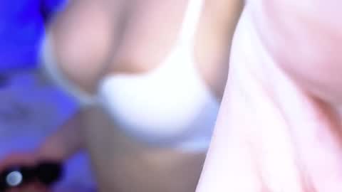 Snapshot of lisavamp chatting on December 11, 2:41 am LisaVamp online show from December 11, 2:41 am