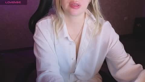 Anna online show from April 19, 2:49 pm