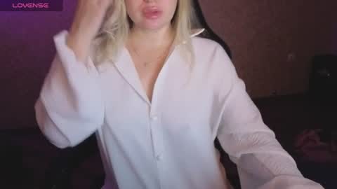 Snapshot of lisenok26 chatting on June 15, 1:30 am Anna online show from June 15, 1:30 am