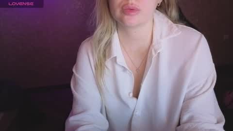 Snapshot of lisenok26 chatting on June 18, 1:39 am Anna online show from June 18, 1:39 am