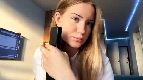 Snapshot of lisi_kiss_ chatting on June 7, 5:06 pm Aurora online show from June 7, 5:06 pm