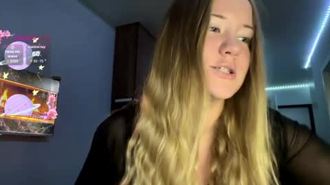 Snapshot of lisi_kiss_ chatting on June 9, 6:41 pm Aurora online show from June 9, 6:41 pm