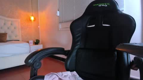 L I S S A  online show from February 13, 10:55 am