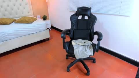 L I S S A  online show from February 27, 9:43 am