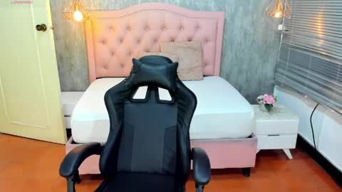 L I S S A  online show from April 21, 3:02 am