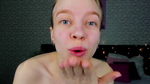 Snapshot of lissa_kitsune chatting on December 28, 2:32 pm Lissa online show from December 28, 2:32 pm