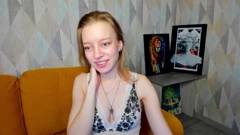 Snapshot of lissa_kitsune chatting on February 7, 10:29 am Lissa online show from February 7, 10:29 am