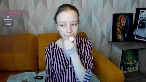 Snapshot of lissa_kitsune chatting on February 21, 7:01 am Lissa online show from February 21, 7:01 am