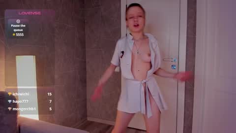 Snapshot of lissa_kitsune chatting on March 5, 10:33 am Lissa online show from March 5, 10:33 am