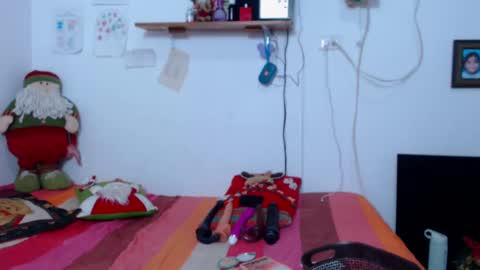 Snapshot of lissabear chatting on December 12, 2:15 am Sara Lucia online show from December 12, 2:15 am