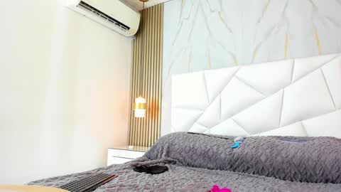 Snapshot of lissetlong69 chatting on February 8, 8:42 am Lisseth Long  online show from February 8, 8:42 am