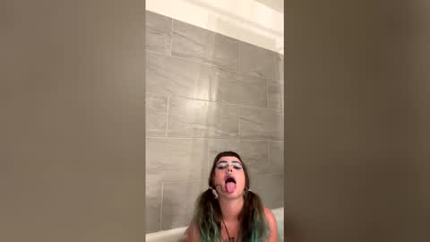 lissylou123 online show from April 7, 6:41 pm