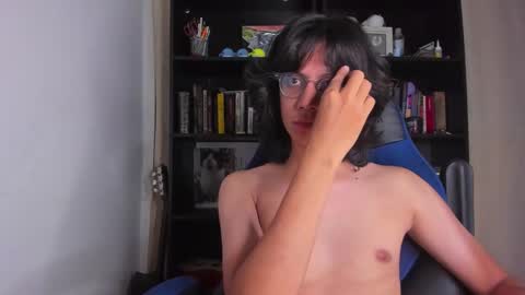 Snapshot of literateboy chatting on December 18, 2:06 am Literateboy online show from December 18, 2:06 am