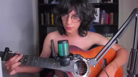 Snapshot of literateboy chatting on December 19, 1:45 am Literateboy online show from December 19, 1:45 am