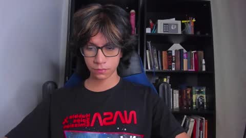 Snapshot of literateboy chatting on January 10, 1:40 am Literateboy online show from January 10, 1:40 am