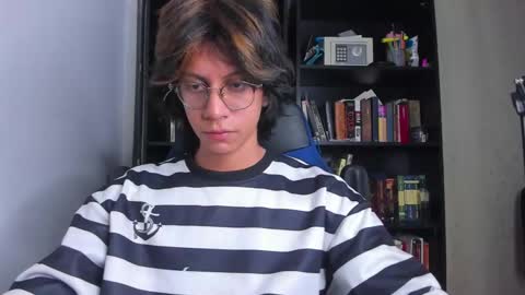 Snapshot of literateboy chatting on January 13, 1:33 am Literateboy online show from January 13, 1:33 am